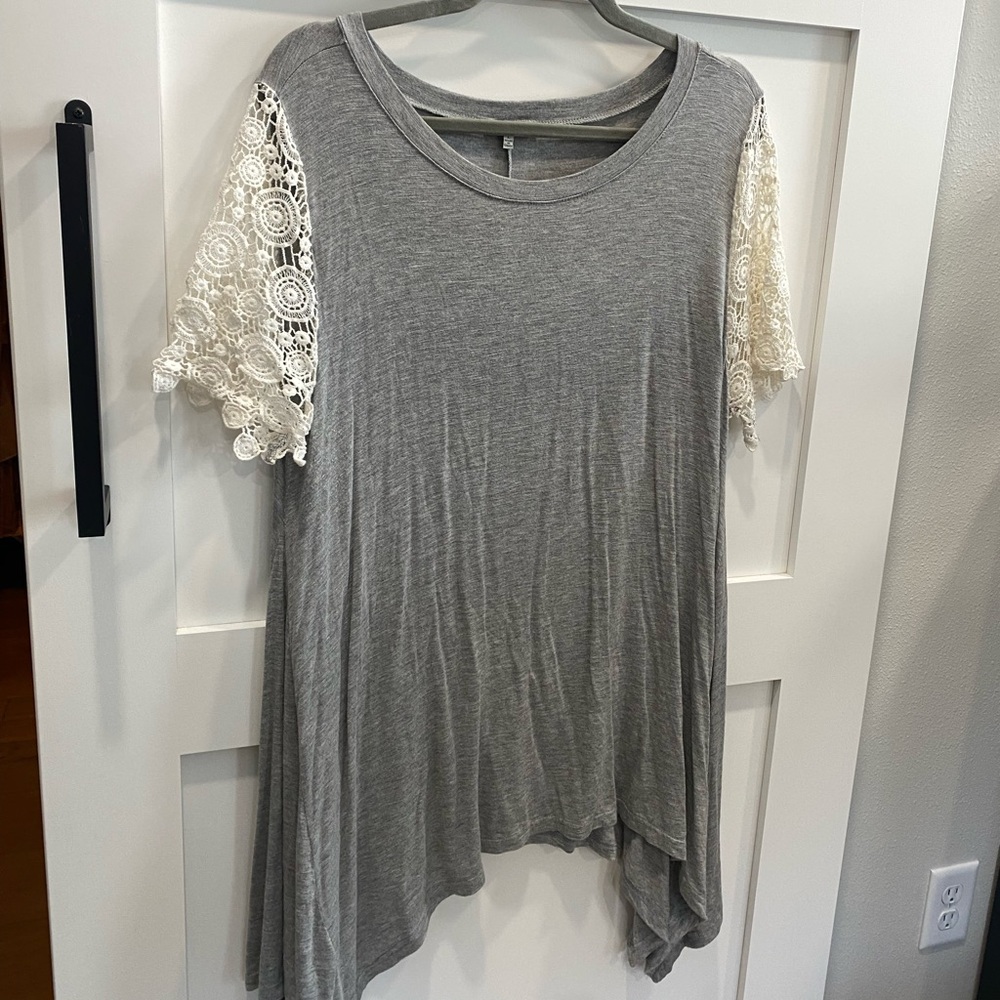 Lace Cap Sleeve Asymmetrical Hem Basic Tee Top | Large